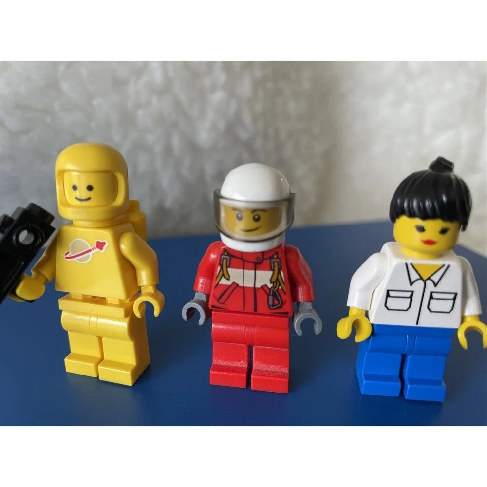 Lego Minifigures Lot of 4! Vintage Spaceman, Fire Pilot, Town Woman, Bear Cub!!